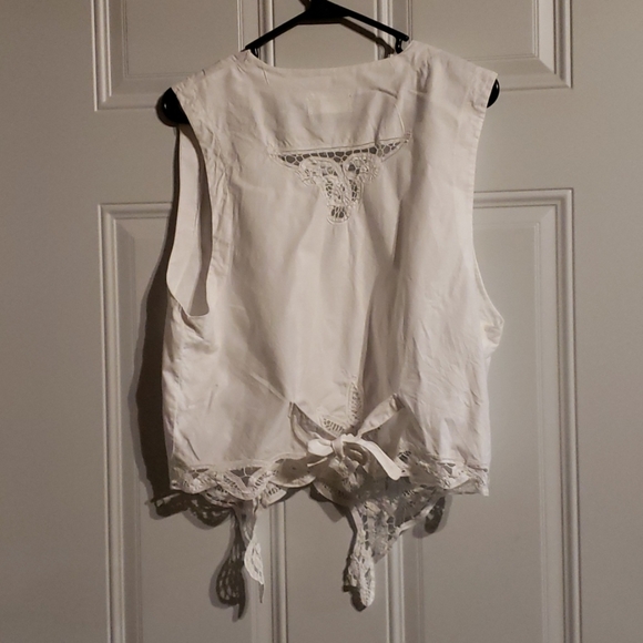 Vest - Picture 2 of 3